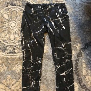 Marble women’s leggings! Size large